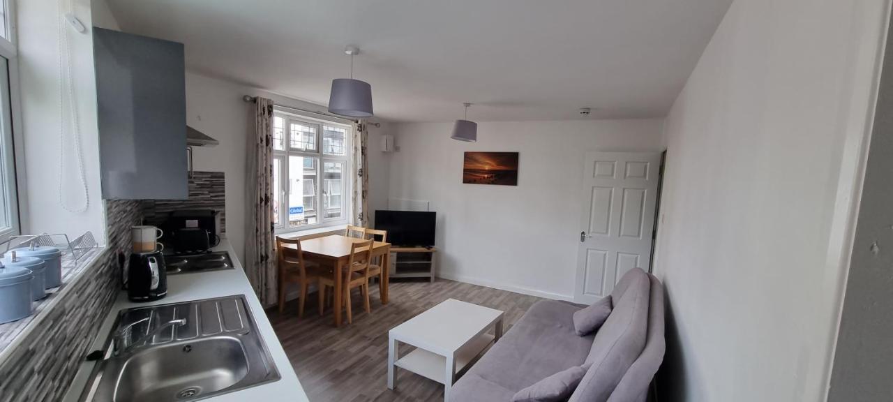Vh Premier Flat 3 Daire Gillingham  Dış mekan fotoğraf
