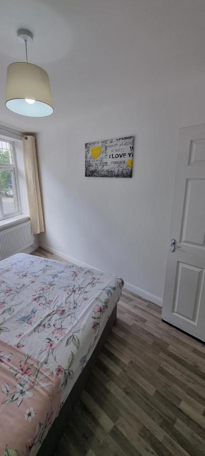Vh Premier Flat 3 Daire Gillingham  Dış mekan fotoğraf